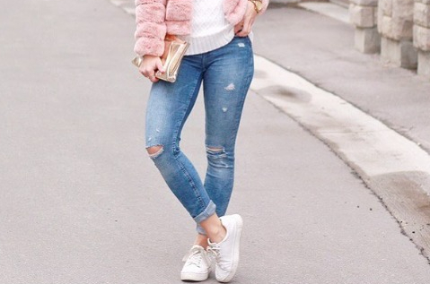 Jeans-and-Sneakers-Outfit