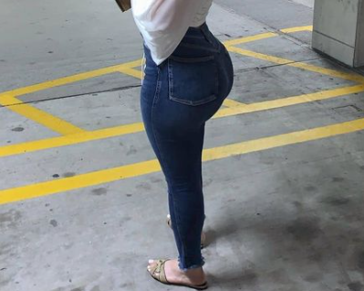 5 Best Stylish Jeans for Pear-Shaped Women That Flatter Curve 