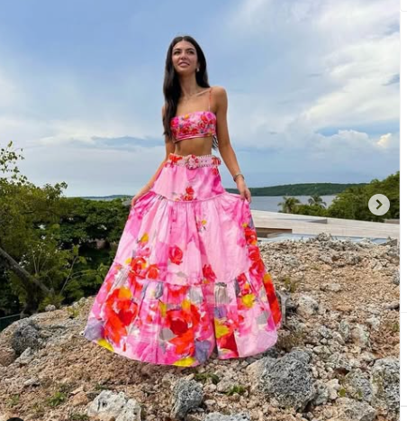 6 Fashionable Long Skirt Outfit Ideas For Slim Girls 