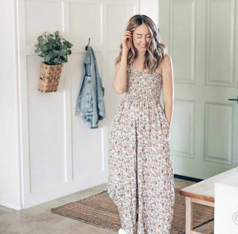 8 First Trimester Outfits For Going Out (That Actually Look Cute)