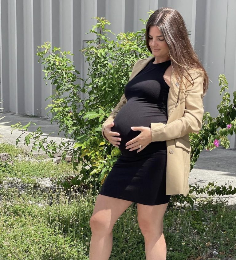 6 Comfy Second Trimester Pregnancy Work Outfits