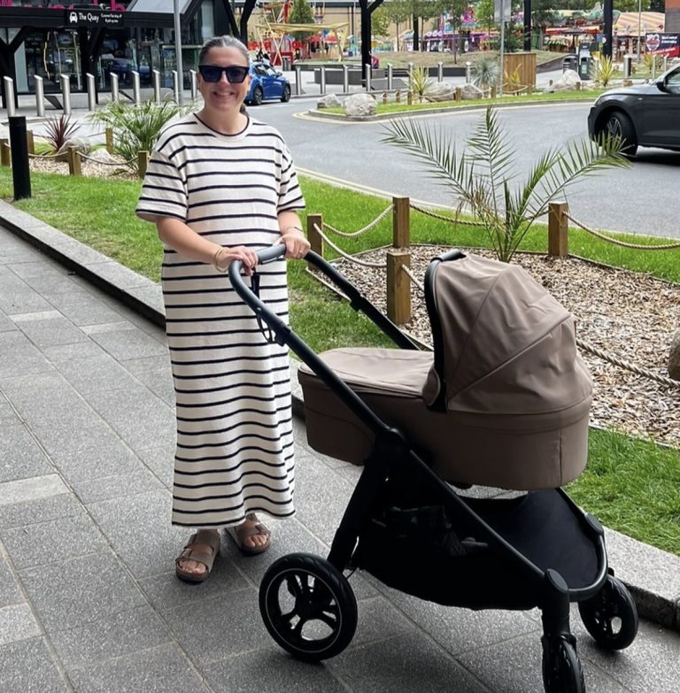 6 Comfortable Postpartum Clothes That Hide The Pooch