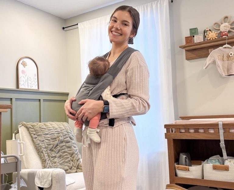 7 Chic Postpartum Going Home Outfits for Mom