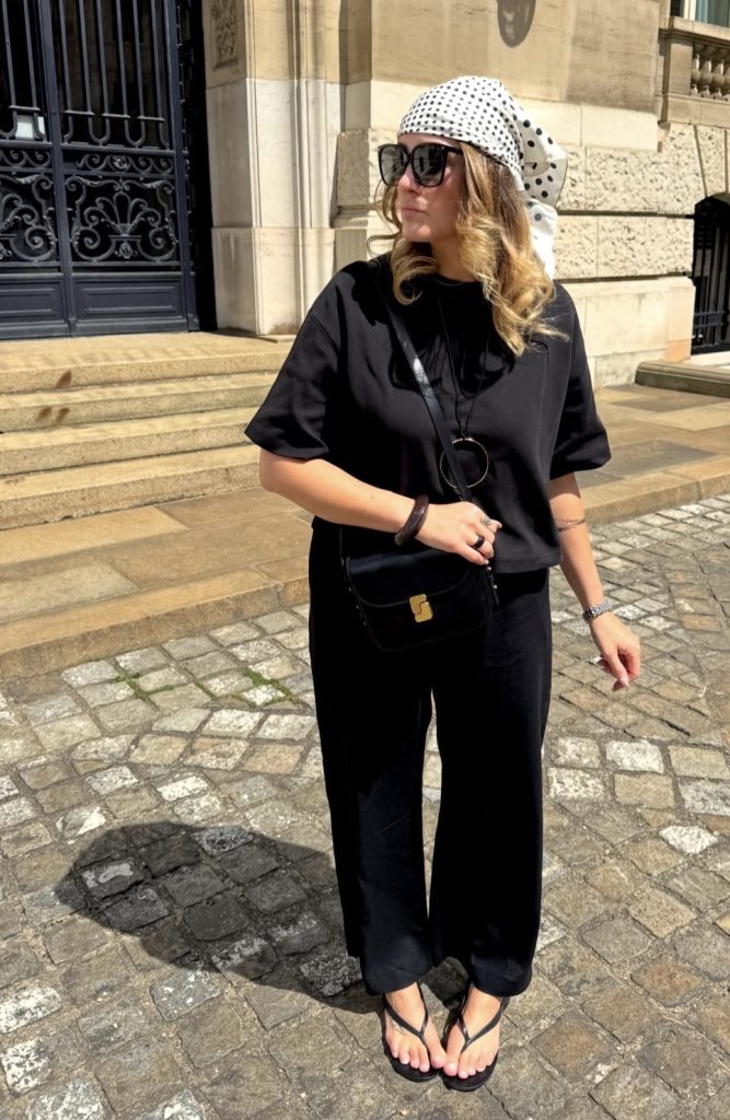 Monochrome capsule for short women