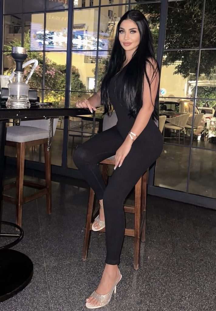 Woman wearing jumpsuit for night clubbing 