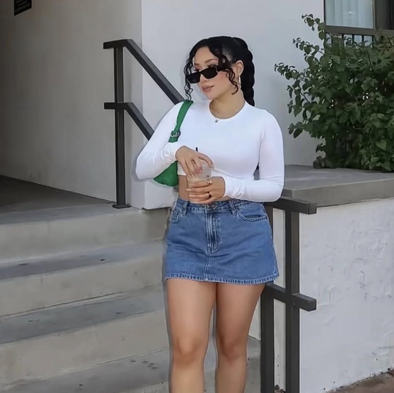 7 Chic Denim Skirt Outfits for Petite Women