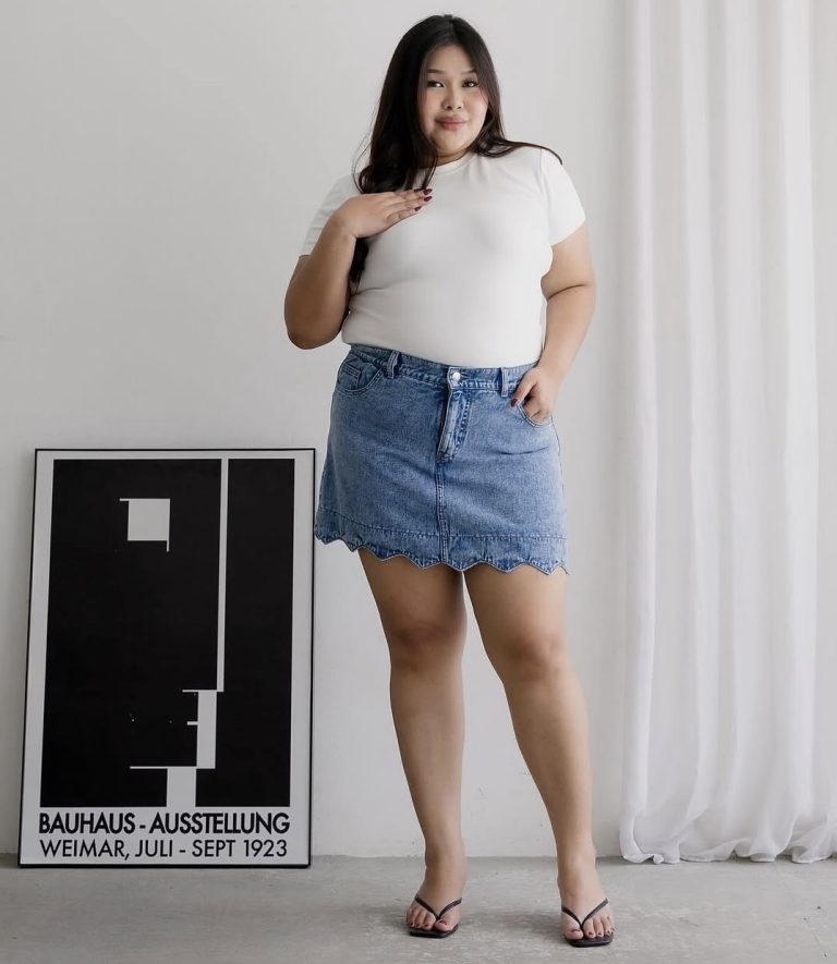 5 Stylish Denim Skirt Outfits For Big Belly Women