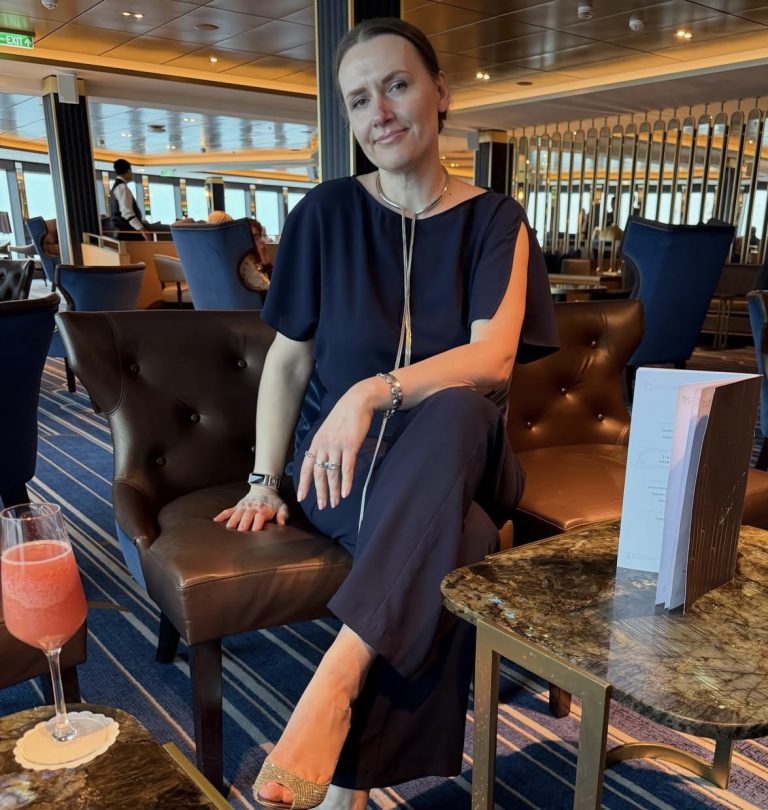 7 Cruise Dinner Outfits for Women Over 60 That Look Chic On You