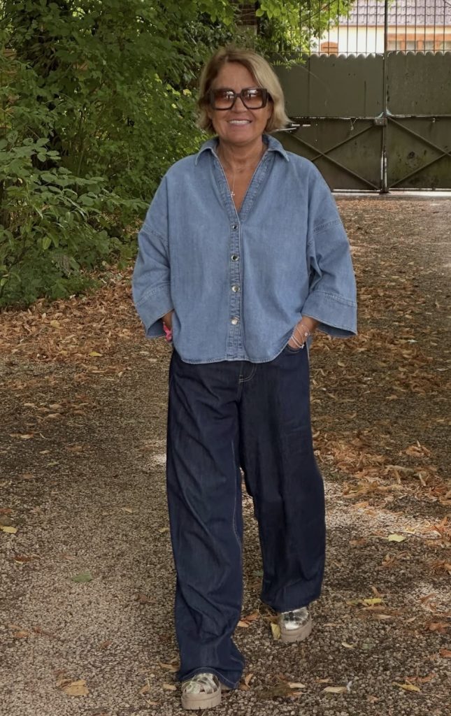 Woman over 60 wearing  Jean and shirt 