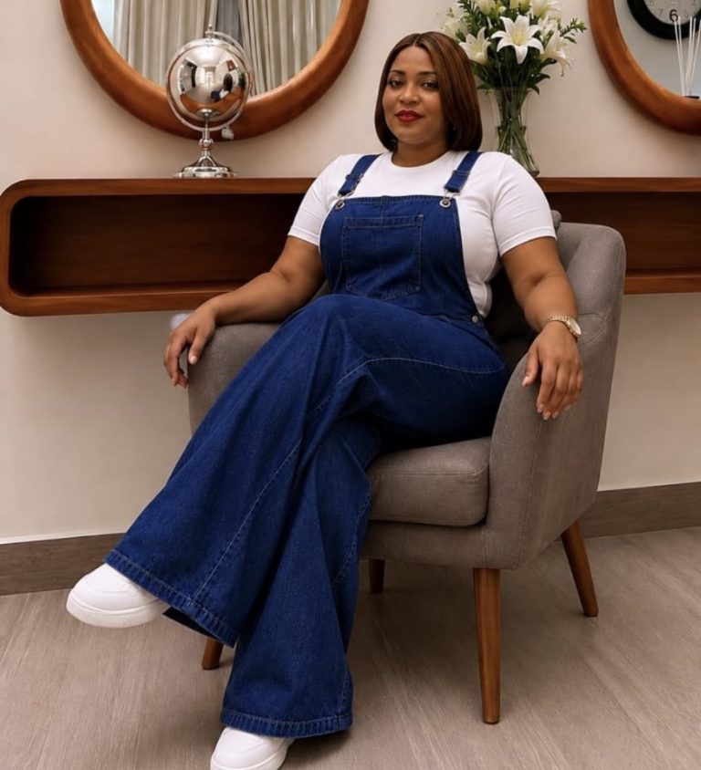 5 Chic Baggy Jeans Outfit Ideas for Plus-Size Women
