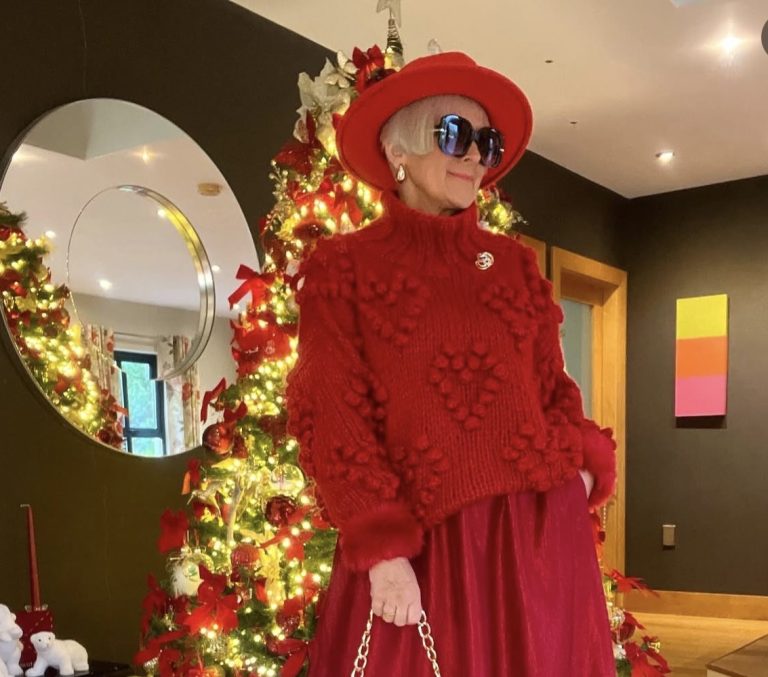 5 Cute Christmas Outfit Ideas for Women Over 50