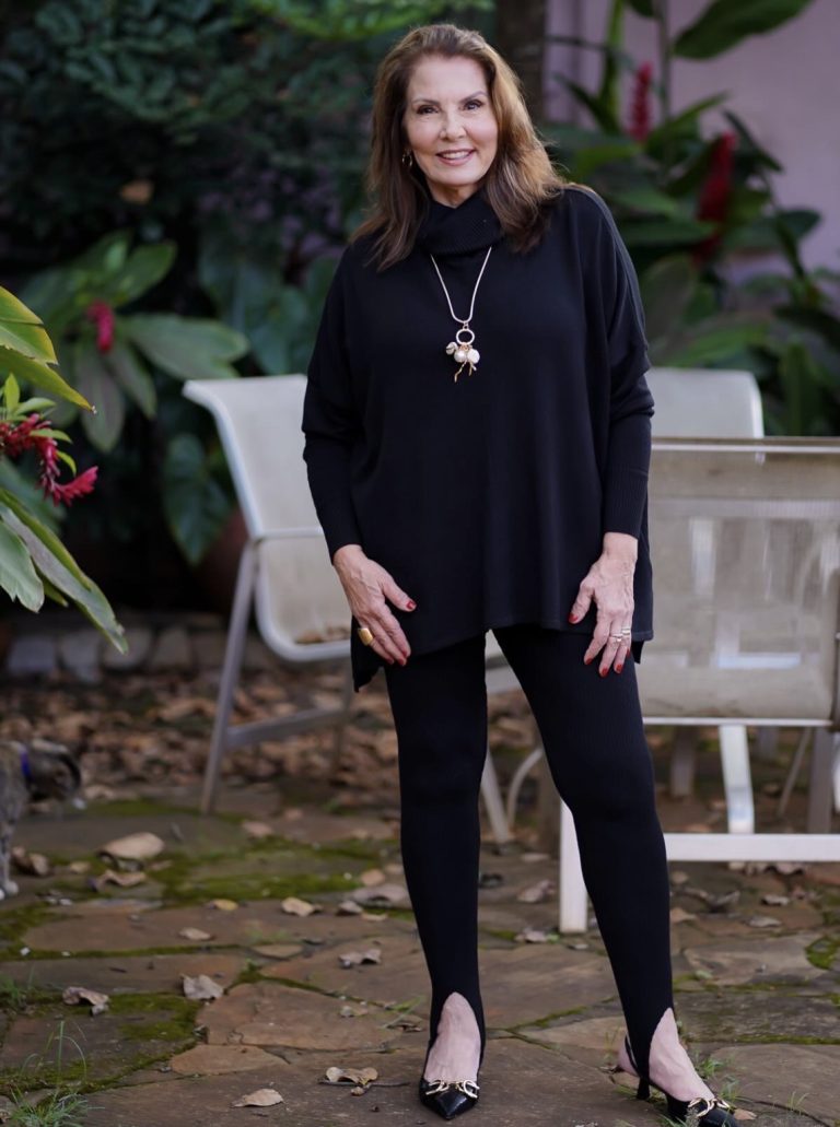 7 Tunic Tops With Leggings Outfits for Women Over 50