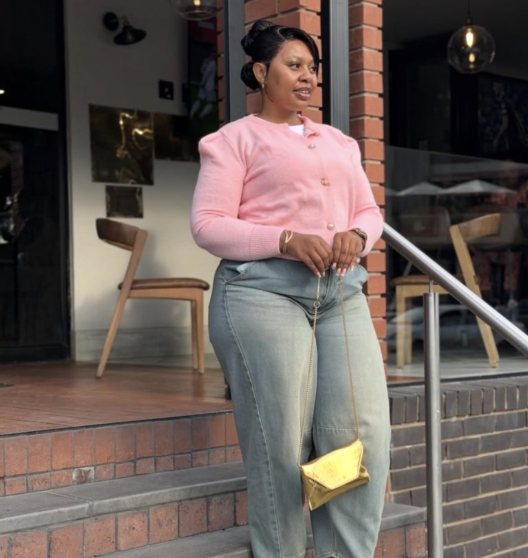6 Chic Cardigan and Jeans Outfits for Black Women That’ll Look Good on You